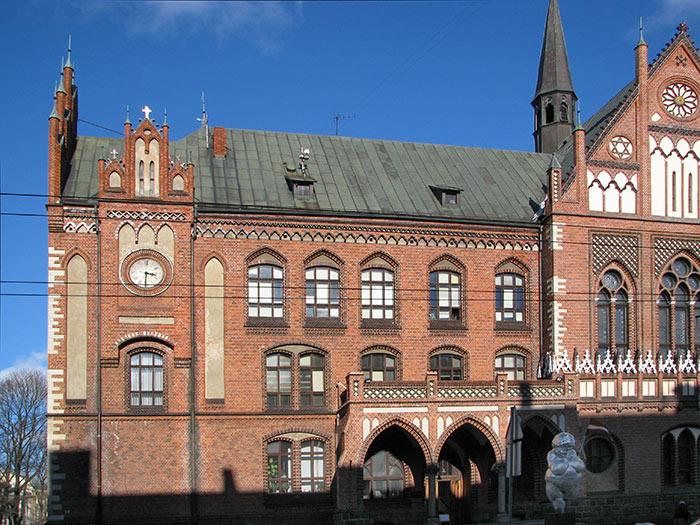 Latvijas Mākslas akadēmijas fasādes pulkstenis Latvijas Mākslas akadēmijas fasādes pulkstenis